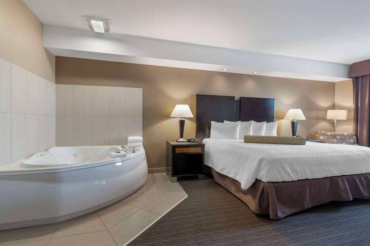Room 25 of 40