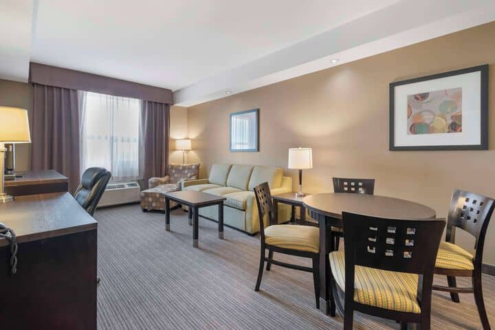 Room 11 of 40
